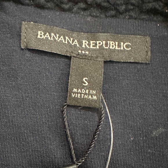 Men’s banana republic navy blue Sherpa half zip pullover. Size small. NWT. - Picture 5 of 6